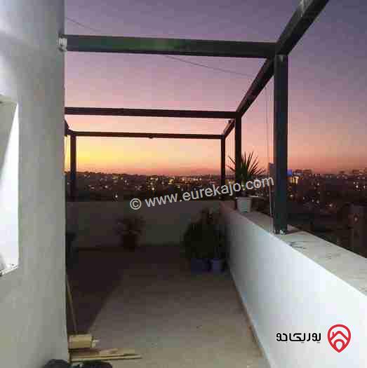 شقة طابق رابع روف مساحة 120م للبيع في عمان - الذراع الغربي باطلالة مميزة على عمان