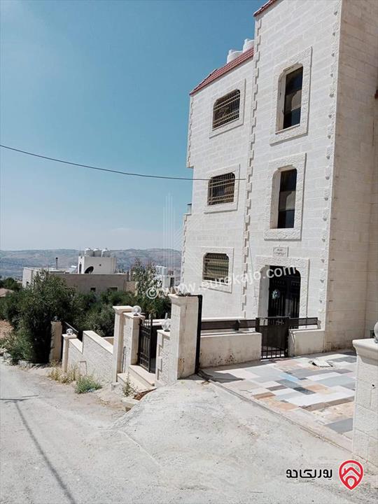 فيلا مستقلة مساحة 900م على أرض 702م للبيع في ماحص مع اطلالة خلابة