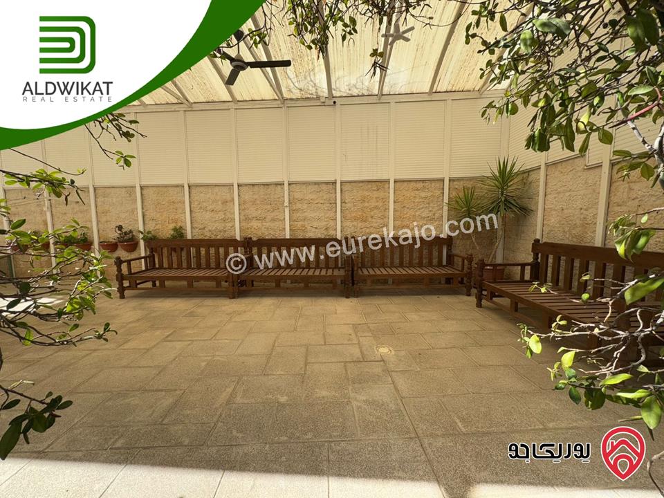 فيلا مساحة الارض 760م ومساحة البناء 800م ومساحة الحديقة 400م للبيع في عمان - الجبيهة خلف الجامعة الاردنية