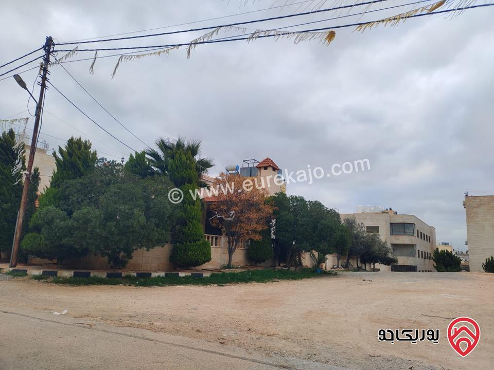 بيت مستقل مساحة الارض 624م ومساحة البناء 425م للبيع في عمان - ابو علندا اسكان الكهرباء حي العروبة