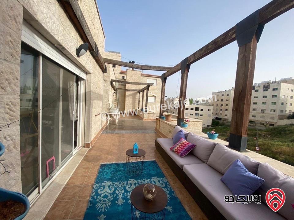 فيلا كبيرة مساحة البناء 800م على أرض 746م مع مسبح وحديقة واسعة للبيع في أرقى مناطق عمان الغربية - الكرسي