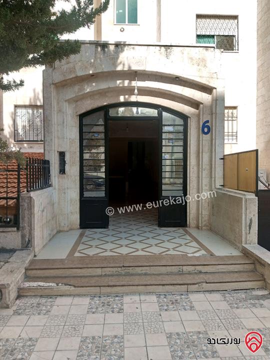 شقة طابق أول مساحة 140م للبيع في اربد غرب مسجد علياء التل