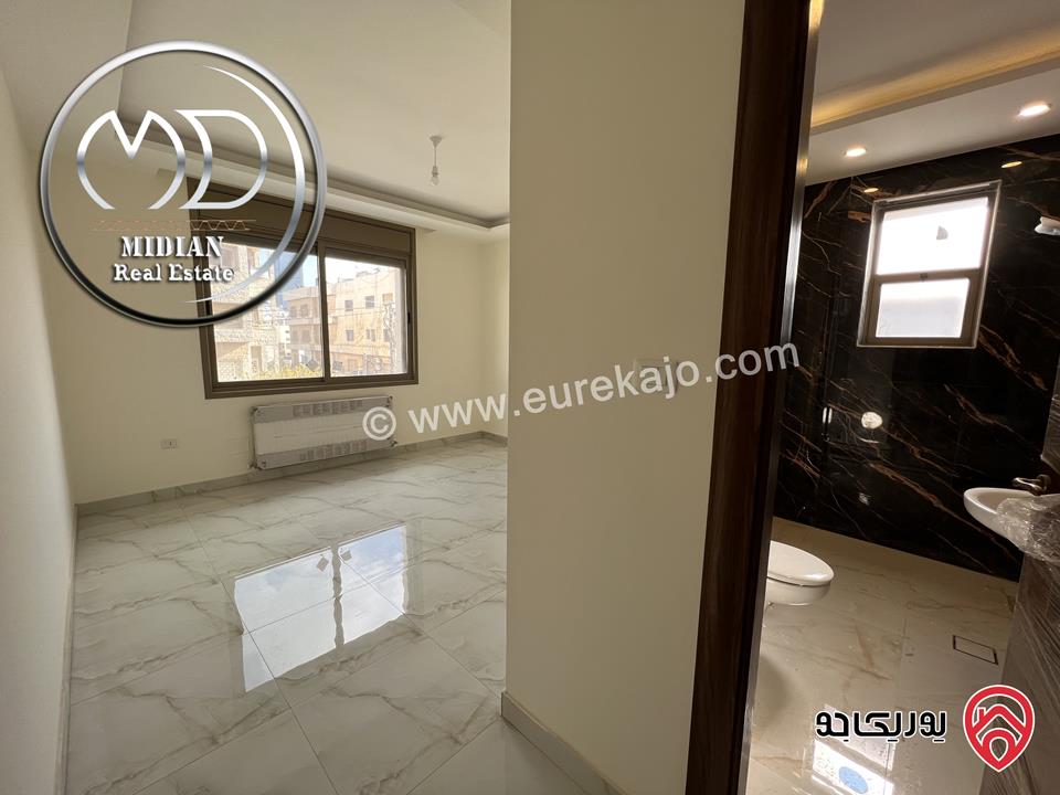 شقة أرضية جديدة للبيع في عمان - الدوار السابع مساحة 260م مع ترس و حديقة 200م تشطيبات سوبر ديلوكس بسعر مميز