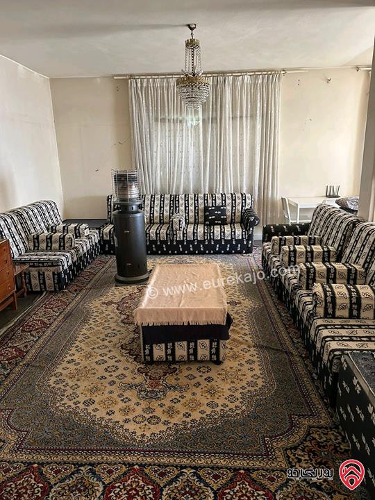 بيت مستقل مميز مساحة 440م على أرض 680م للبيع في إربد - حي المطلع