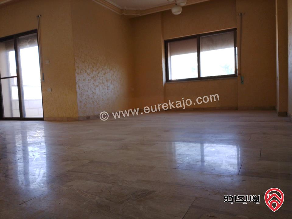 شقة مساحة 194م طابق ثاني للبيع في عمان - الجبيهة