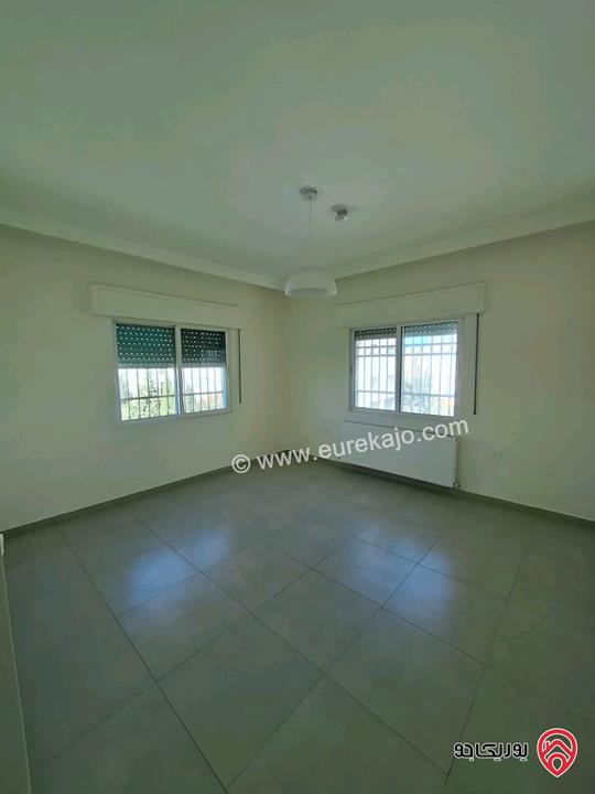 شقة مجددة بالكامل طابق ثالث مع مصعد مساحة 190م للايجار في عمان - خلدا 