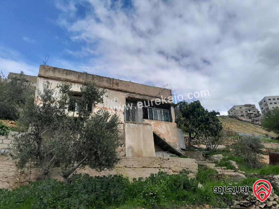 منزل مساحة 110م على أرض 350م للبيع في السلط 