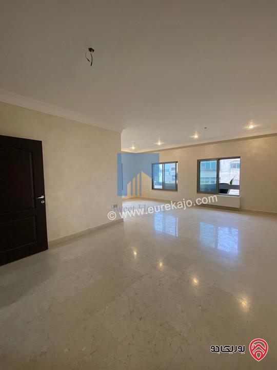 شقة فاخرة طابق اول 172م تشطيب سوبر ديلوكس للبيع في عمان - خلدا - العوجانية