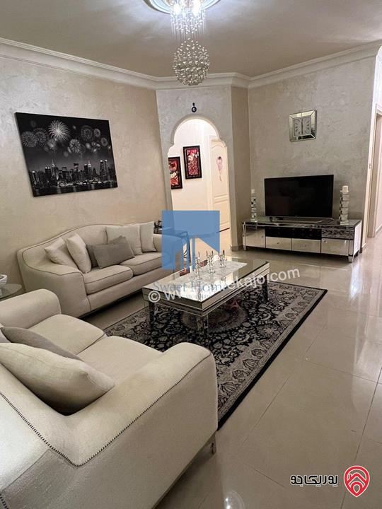 شقة فاخرة للبيع في عمان - الكرسي - خلف إدارة السير طابق ثالث 180م مع روف 120م بسعر مغري