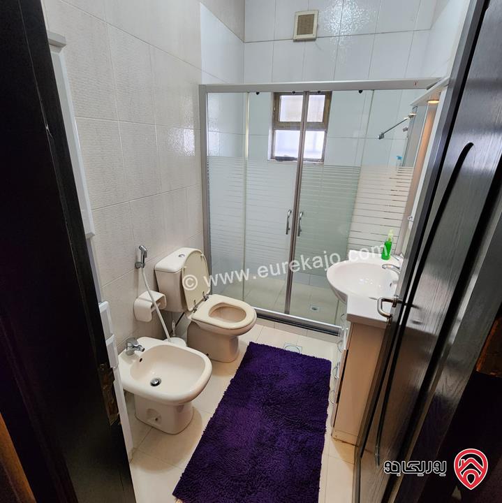 شقة فاخرة مفروشة طابق تسوية مساحة 260م للبيع في عمان - خلدا