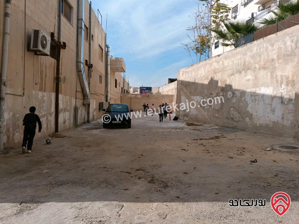 قطعة أرض مساحة 785م عليها مبنى تجاري للبيع في عمان - تلاع العلي