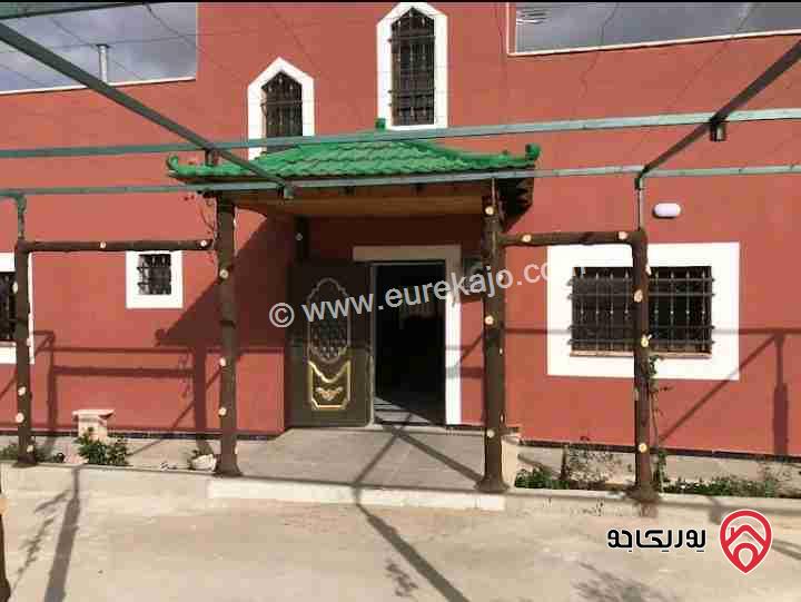 مزرعة مميزة مساحة الأرض 3400م ومساحة البناء 100م للبيع في عنيبة طريق جرش الزرقاء 