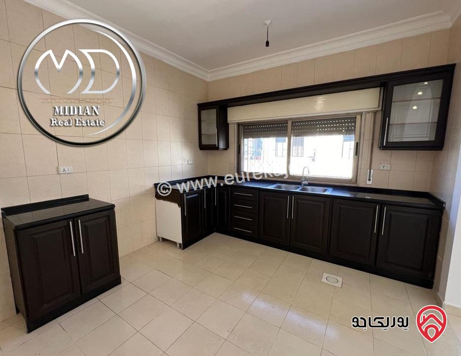 شقة مساحة 170م طابق ثالث للبيع في عمان - ام اذينة تصلح للاستثمار بسعر مميز جداً