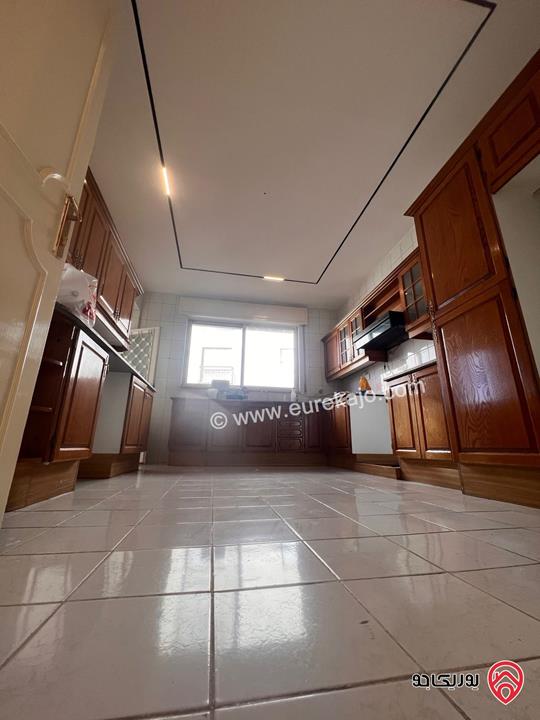 شقة طابق أول مساحة 200م للايجار في عمان - ام اذينة 