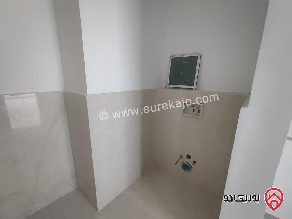 فلل متلاصقة مساحة الارض 250م مساحة البناء 500م للبيع في عمان - عبدون 