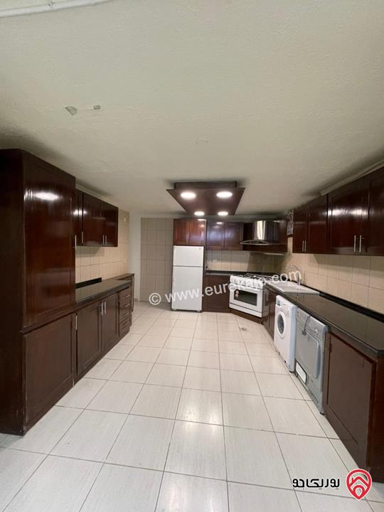 شقة مفروشة شبه ارضي مساحة 225م للايجار في عمان - ضاحية الرشيد