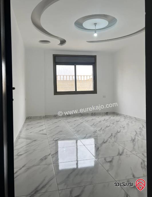 شقة مساحة 200م طابق أرضي للبيع في الزرقاء الجديدة 