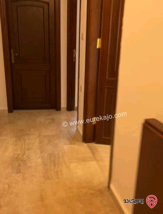 شقة فارغة للايجار طابق ثالث مع روف مساحة 230م في عمان - خلدا
