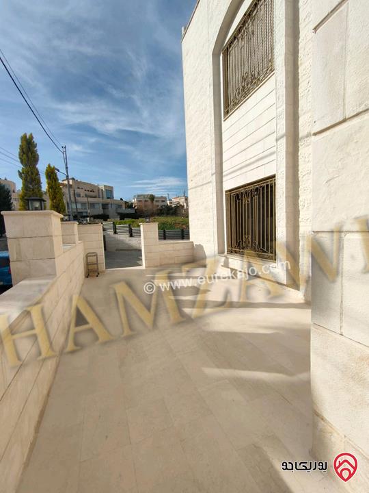 شقة طابق أرضي مساحة 220م داخلي و 100م خارجي للايجار في عمان - عبدون 