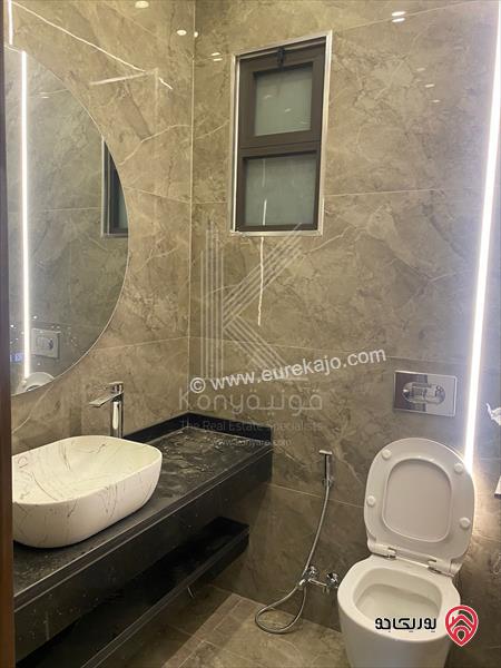 شقة مميزة وحديثة البناء مساحة 250م داخلي و 100م خارجي للبيع في عمان - الغباشية / طريق المطار