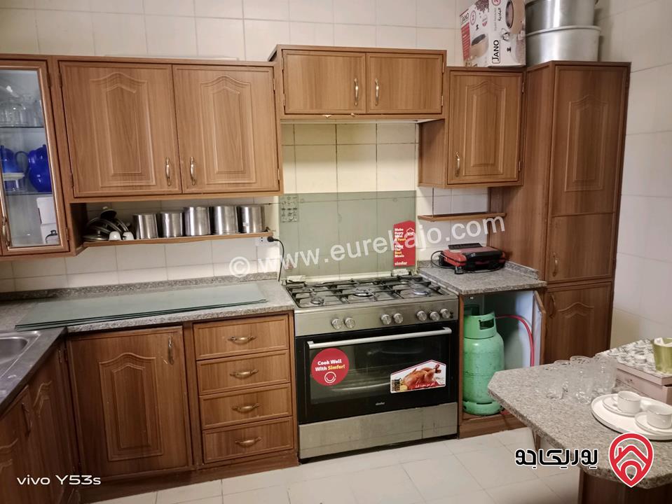 شقة طابق ارضي مساحة 200م داخلي و 200م خارجي للبيع في عمان - الجبيهة