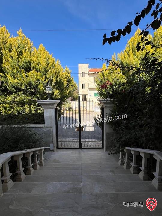 فيلا مع شقتين مساحة 800م على أرض 750م للبيع بإطلالة خلابة في عمان - بدر الجديدة من المالك مباشرة 