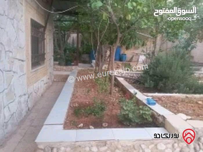 شقة طابق ارضي مميزة مساحة 250م عبارة عن شقتين مفتوحات على بعض للبيع في الزرقاء الجديدة