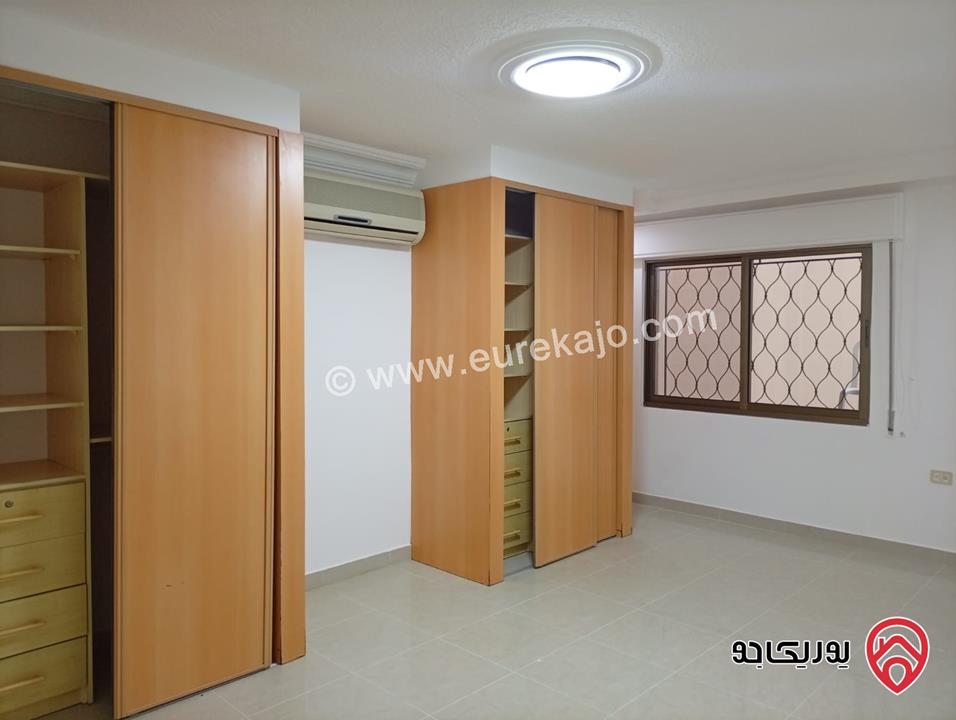 شقة دوبلكس أرضية شبه مستقلة مساحة 375م داخلي و 300م خارجي للبيع في عمان - خلدا