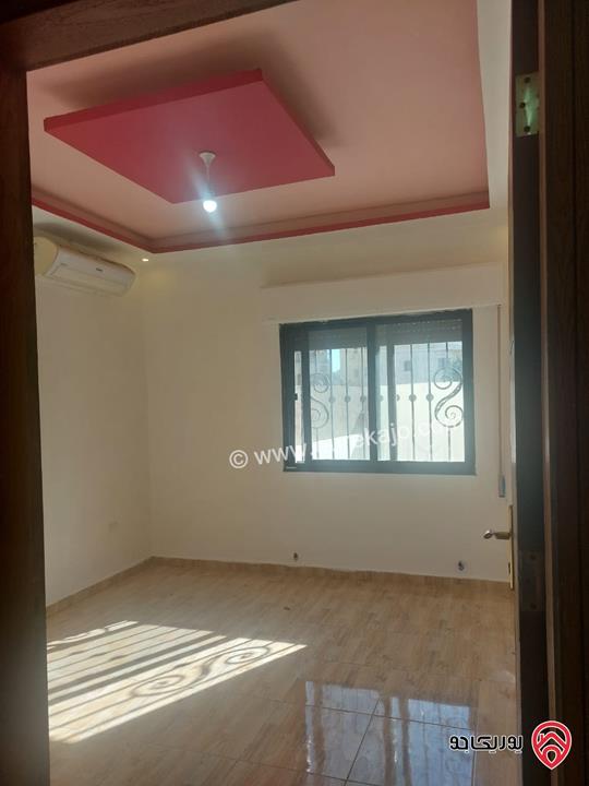 شقة أرضية مساحة 185م داخلي و 70م خارجي للإيجار السنوي في عمان - الجبيهة – أم زويتينة