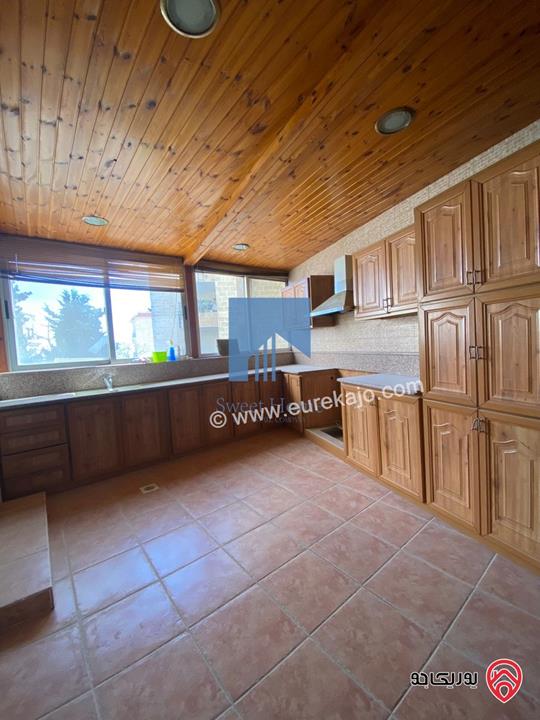 شقة مميزة طابق ارضي معلق 140م تشطيب سوبر ديلوكس للبيع في عمان - خلدا