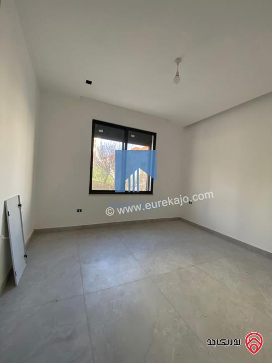 شقة أرضية طابقية مساحة 306م مع ترسات 200م ومسبح لم تسكن للبيع في عمان - أم السماق