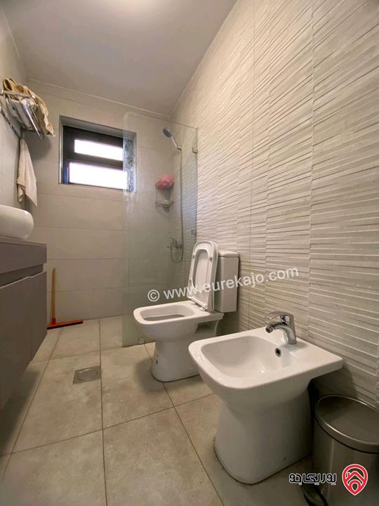 شقة مفروشة طابق أرضي مساحة 120م داخلي و 40م خارجي للإيجار في عمان - عبدون