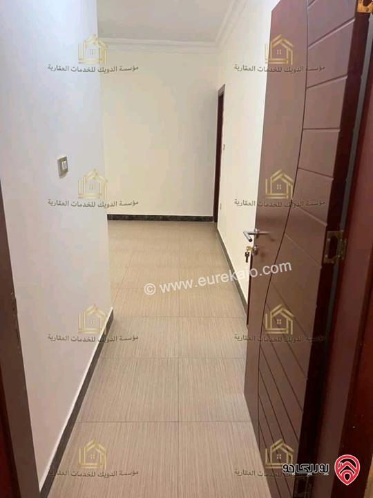 شقة فارغة طابق ثالث مساحة 150م للإيجار في عمان - الرابية 