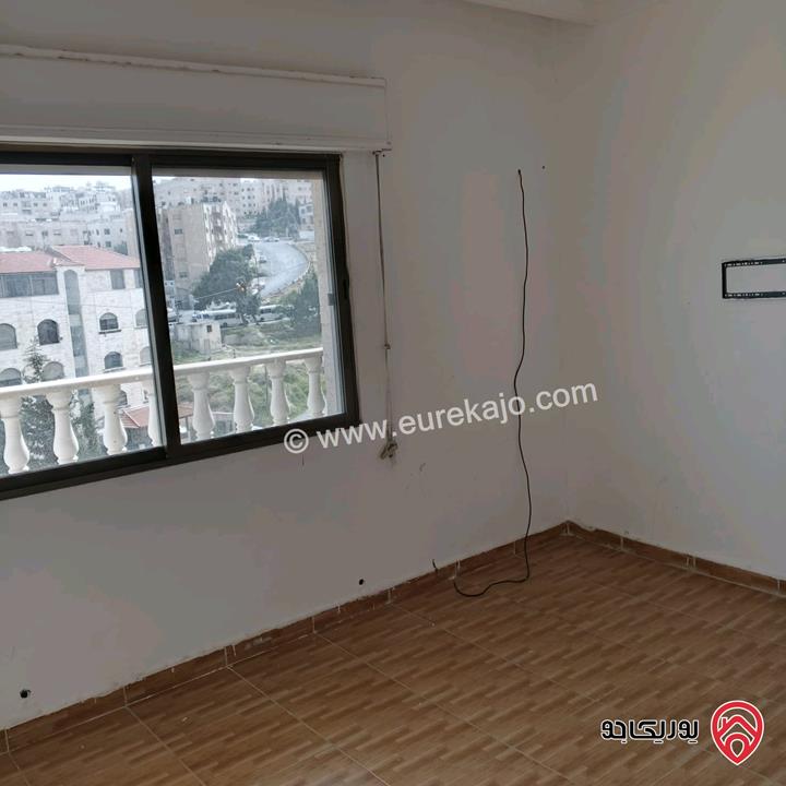 شقة مساحة 130م طابق ثالث للبيع في عمان - منطقة الجندويل 