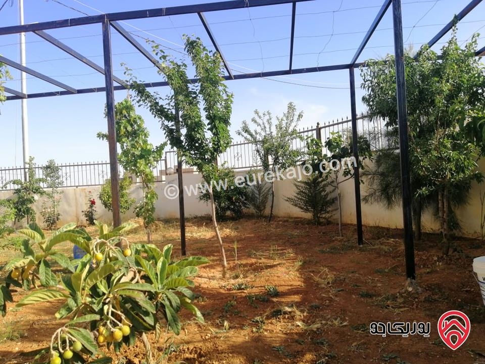 مزرعة مساحة الأرض 523م والبناء 110م للبيع في عمان - منطقة الجيزة بجانب المطار مباشرة