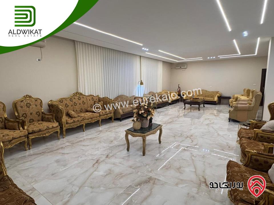 فيلا مستقلة للبيع في ناعور / شارع السلام مساحة الارض 900م ومساحة البناء 1000م ومساحة الحديقة 300م ومساحة الترس 100م