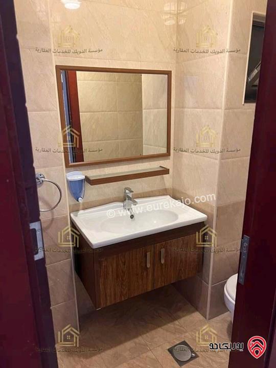 شقة فارغة طابق ثالث مساحة 150م للإيجار في عمان - الرابية 