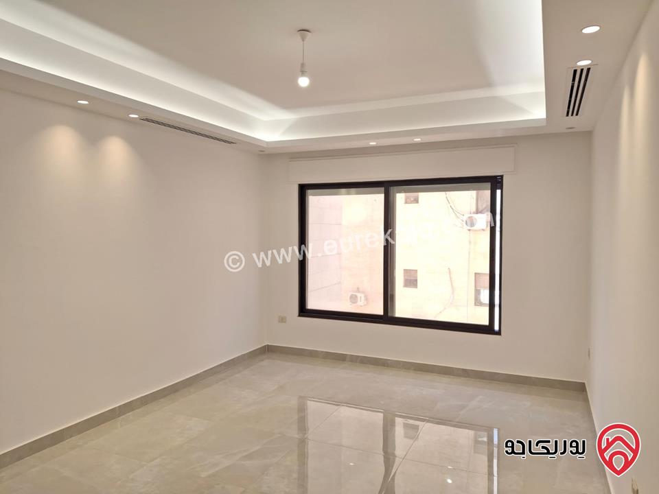 شقة جديدة طابق أول مساحة 180م للبيع في عمان - دير غبار