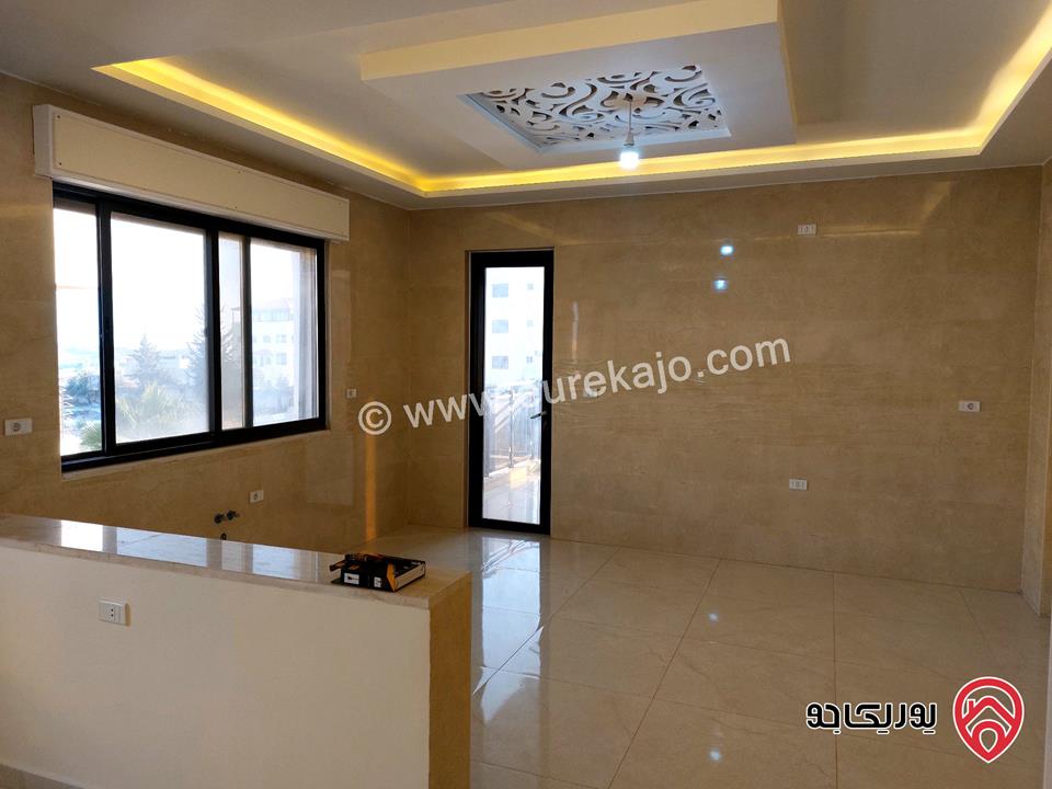 شقة مساحة 210م طابق ثالث للبيع في عمان - طريق المطار من المالك مباشرة