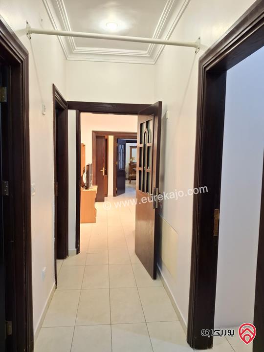 شقة أرضية مساحة 215م داخلي و 70م خارجي للبيع في عمان - عبدون