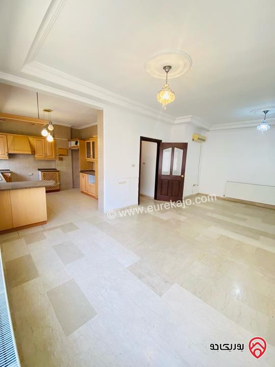 شقة مساحة 185م طابق ثالث للبيع في عمان - خلدا بالقرب من مسجد الهمشري ومدارس المعارف 