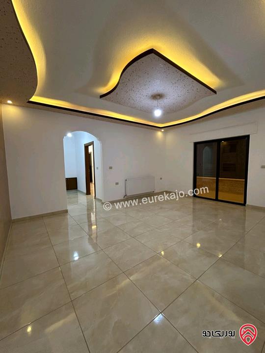 شقة طابقية كاملة مساحة 253م للبيع في عمان - الجبيهة 