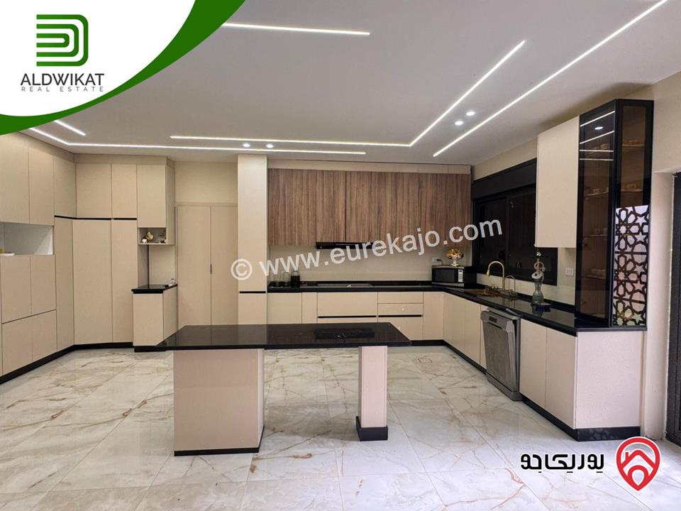 فيلا مستقلة للبيع في ناعور / شارع السلام مساحة الارض 900م ومساحة البناء 1000م ومساحة الحديقة 300م ومساحة الترس 100م