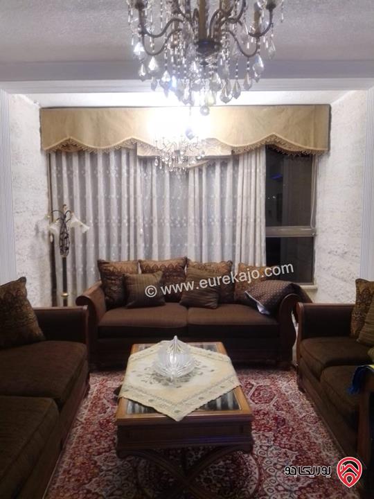 شقة طابق ثالث مع روف مساحة 300م للبيع في عمان - ضاحية الرشيد  