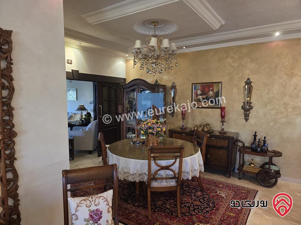 شقة طابقية طابق ثالث 250م تشطيب سوبر ديلوكس للبيع في عمان - أم السماق 