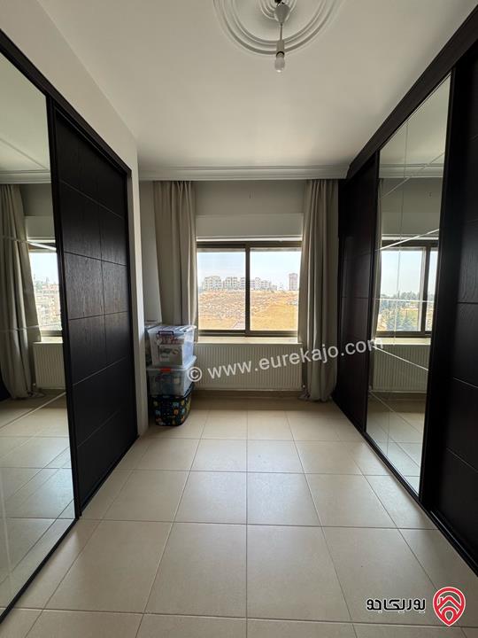 شقة طابق اخير مساحة 187م مع رووف منفصل 48م وترس 110م للبيع في عمان - مرج الحمام