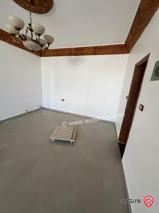 شقة طابق اول مساحة 140م مجددة بالكامل للايجار في عمان - جبل الحسين 