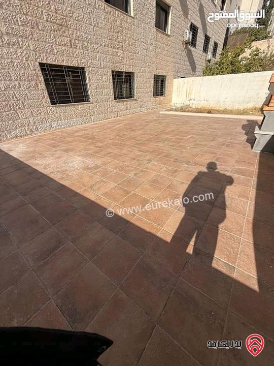 شقة فارغة أرضية مساحة 195م داخلي و 175م خارجي للايجار في عمان - البنيات 