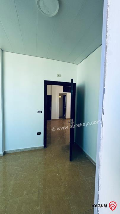 شقة فارغة طابق رابع بدون مصعد مساحة 100م للإيجار في عمان - مرج الحمام من المالك مباشرة 