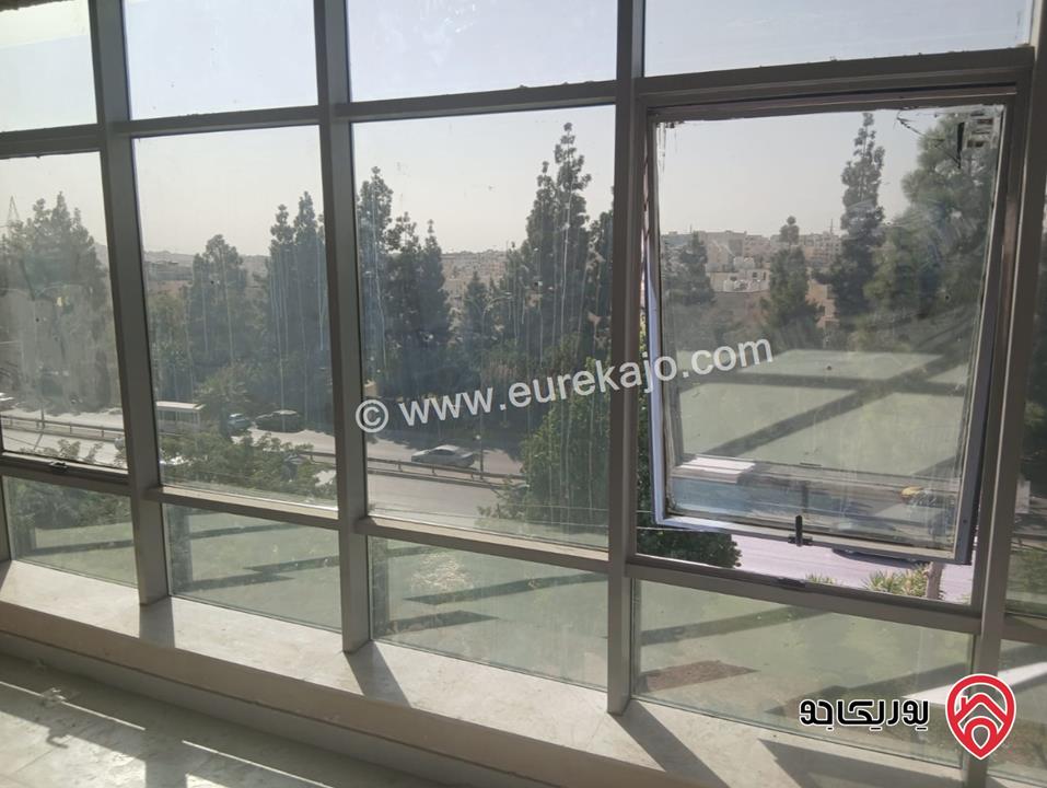 مكتب مساحة 115م للايجار في عمان - الصويفية على شارع المطار 